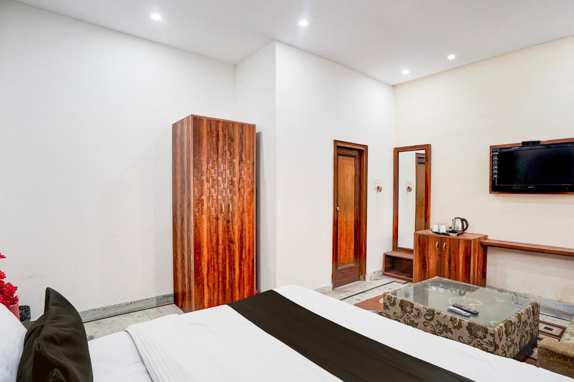 Super Hotel O Krishna Nagar Chowk Near Ongc Дехрадун Екстериор снимка